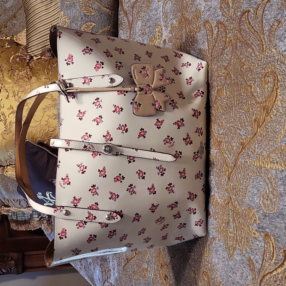 COACH Ivory Floral Bloom Patent Leather MARKET TOTE Shoulder Bag Purse